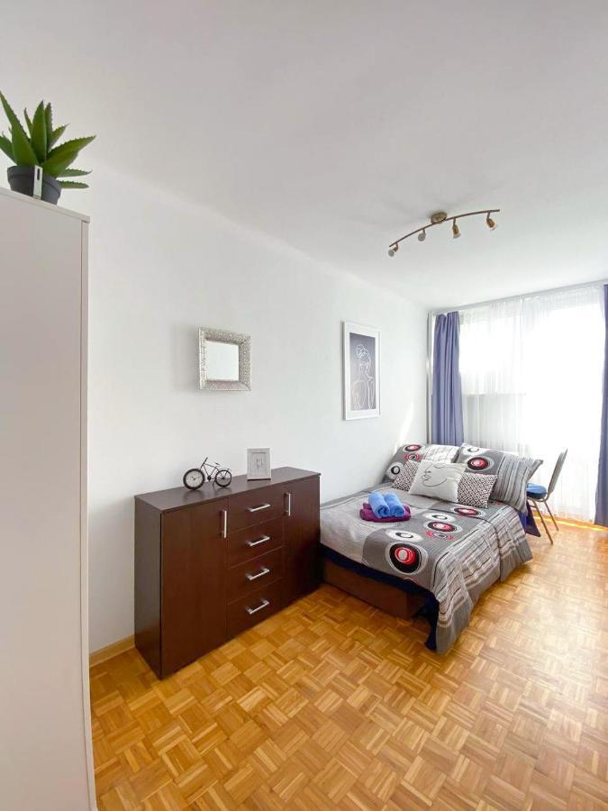 Room №3 Grzybowska 5 The Very Center Of Warsawa Bagian luar foto